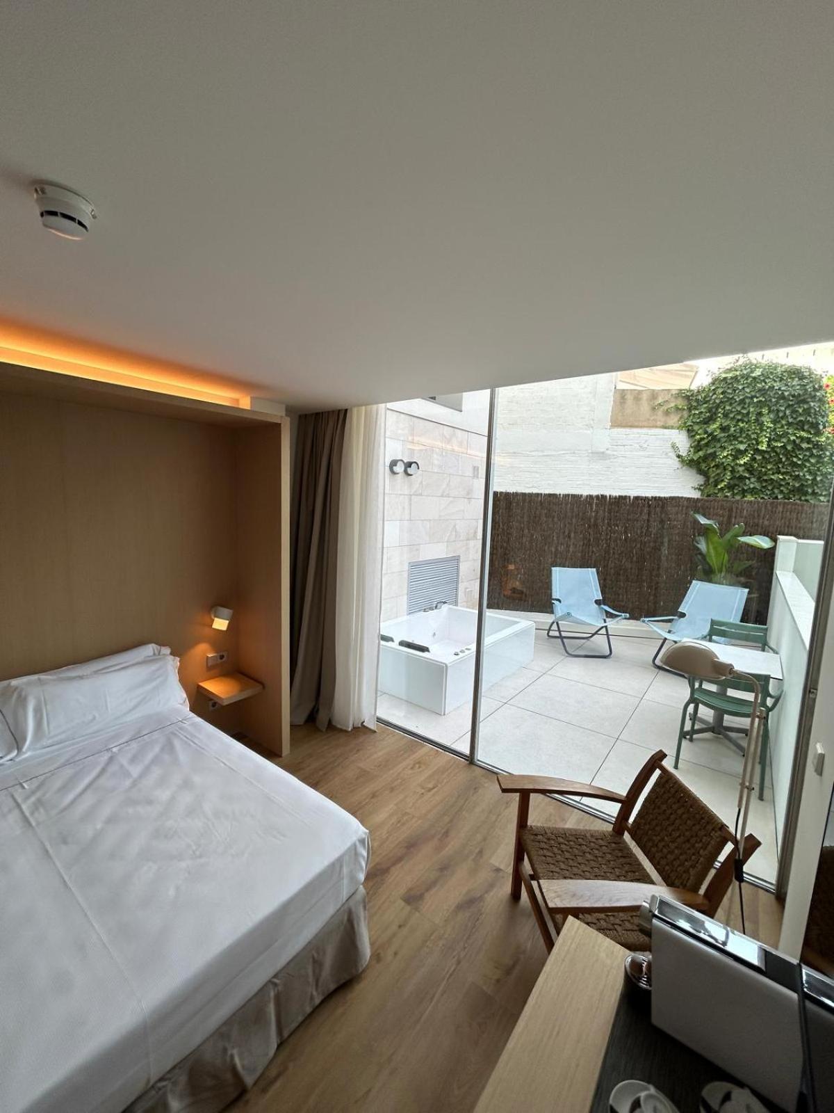 Alenti Sitges Hotel Exterior photo